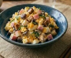 DayDay(デイデイ)のレシピ・しいたけとかまぼこの卵サラダ