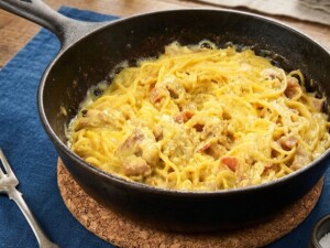 ぺこもぐキッチンのレシピ・チキンのカレーワンパンカルボナーラ