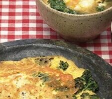 キューピー3分クッキングのレシピ・パセリのオープンオムレツパセリと落とし卵のみそ汁