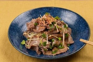 ぺこもぐキッチンのレシピ・牛タンのポン酢ジュレ和え