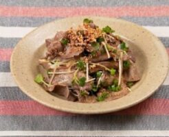 ぺこもぐキッチンのレシピ・牛タンのポン酢ジュレ和え