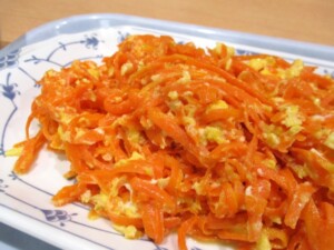 キューピー3分クッキングのレシピ・にんじんとえのきのツナ炒め