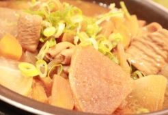 ミキティダイニングのレシピ・モツと大根のどて煮