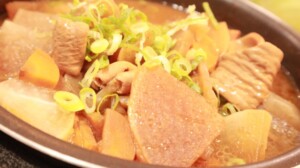 ミキティダイニングのレシピ・モツと大根のどて煮
