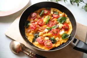 キューピー3分クッキングのレシピ・ベーコンとほうれん草のオープンオムレツ