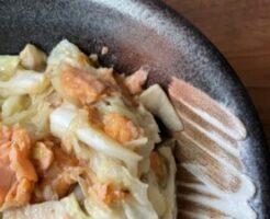 どさんこワイド179のレシピ・鮭とキャベツの味噌炒め