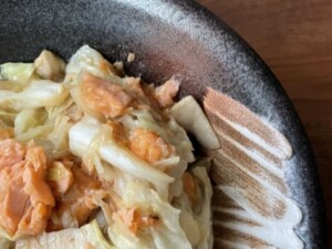 どさんこワイド179のレシピ・鮭とキャベツの味噌炒め