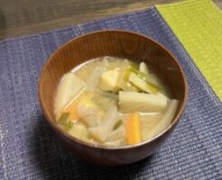 滝沢カレン&和田明日香のフィーリンきっちんのレシピ・宮城の芋煮風味噌汁