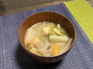 滝沢カレン&和田明日香のフィーリンきっちんのレシピ・宮城の芋煮風味噌汁