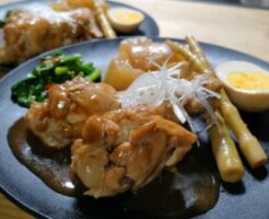 なないろ日和のレシピ・皮パリ鶏ももとタケノコのさっぱりバターポン酢焼き