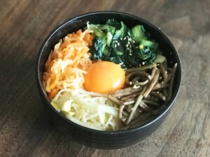 どさんこワイド179のレシピ・ニラとニンジンのナムル丼