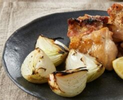 きょうの料理ビギナーズのレシピ・新たまねぎと鶏もも肉のグリル焼き