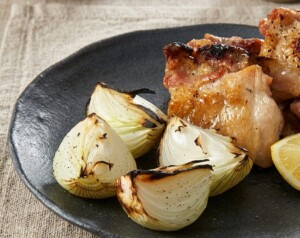きょうの料理ビギナーズのレシピ・新たまねぎと鶏もも肉のグリル焼き