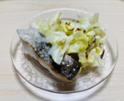 キューピー3分クッキングのレシピ・白身魚とキャベツのガーリックアンチョビーソース