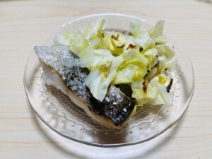 キューピー3分クッキングのレシピ・白身魚とキャベツのガーリックアンチョビーソース