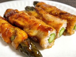 ノンストップのレシピ• アスパラの甘辛豚つくね