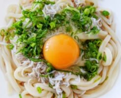 相葉マナブのレシピ・黒酢としらすの釜玉うどん