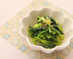 ぺこもぐキッチンのレシピ・小松菜のごま和え