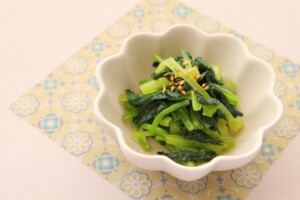 ぺこもぐキッチンのレシピ・小松菜のごま和え