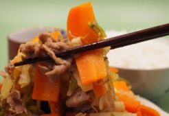 きょうの料理ビギナーズのレシピ・にんじんと豚肉の甘酢炒め