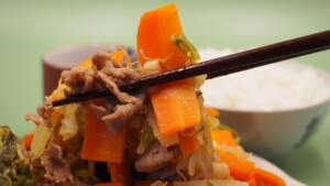 きょうの料理ビギナーズのレシピ・にんじんと豚肉の甘酢炒め
