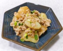 食卓のひみつのレシピ・新ジャガのそぼろ煮