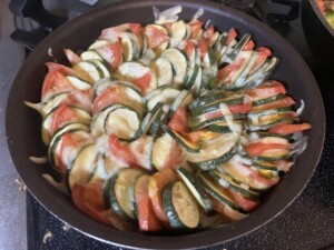 ミキティダイニングのレシピ・ズッキーニとトマトとベーコンのチーズ焼き
