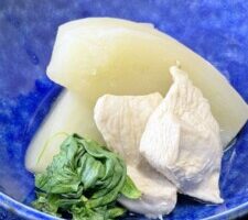 キューピー3分クッキングのレシピ・かぶと鶏肉のフライパン蒸し 2種のマヨソース