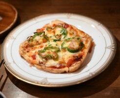 相葉マナブのレシピ・新玉ねぎの油揚げピザトースト