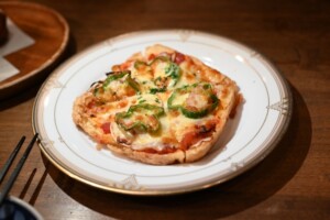 相葉マナブのレシピ・新玉ねぎの油揚げピザトースト