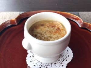 ミキティダイニングのレシピ・オニオングラタンスープ