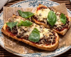 きょうの料理のレシピ・ひき肉ときのこのフランスパンピザ
