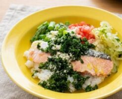 キューピー3分クッキングのレシピ・ゆで鮭のサラダごはん パセリレモンソース