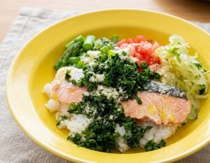 キューピー3分クッキングのレシピ・ゆで鮭のサラダごはん パセリレモンソース