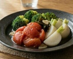 ぺこもぐキッチンのレシピ・トマトとカブのあっさり煮