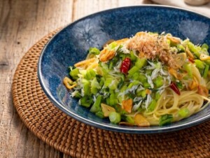 ぺこもぐキッチンのレシピ・小松菜としらすのアーリオオーリオ