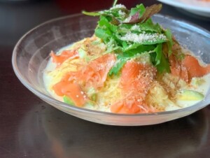 食卓のひみつのレシピ・自家製チーズとアボカドの冷製スープ