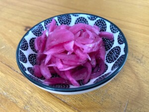 ミキティダイニングのレシピ・赤玉ねぎの酢漬け