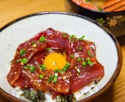 滝沢カレン＆和田明日香のフィーリンきっちんのレシピ・マグロの薬味たっぷりユッケ