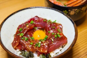 滝沢カレン&和田明日香のフィーリンきっちんのレシピ・マグロの薬味たっぷりユッケ