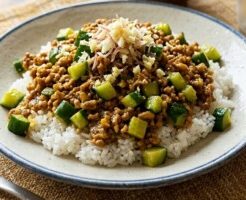 キューピー3分クッキングのレシピ・きゅうりと豚ひきのドライカレー