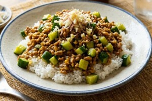 キューピー3分クッキングのレシピ・きゅうりと豚ひきのドライカレー