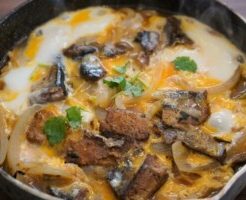 きょうの料理ビギナーズのレシピ・さんま缶とたまねぎの卵とじ
