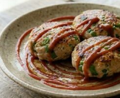 食卓のひみつのレシピ・まるごとピーマンのチキンハンバーグ