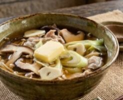どさんこワイド179のレシピ・キノコと豚肉のニンニクスープ