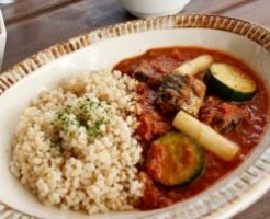 滝沢カレン&和田明日香のフィーリンきっちんのレシピ・サバ＆トマトの缶カレー