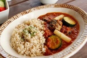 滝沢カレン&和田明日香のフィーリンきっちんのレシピ・サバ＆トマトの缶カレー