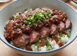 ぺこもぐキッチンのレシピ・シャリアピンステーキ丼
