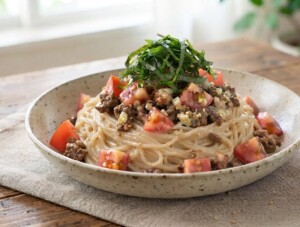 きょうの料理のレシピ・トマトとひき肉のごまドレあえ麺