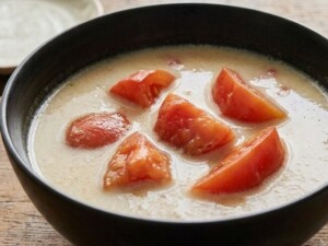 トリセツショーのレシピ・トマトと牛乳のみそ汁